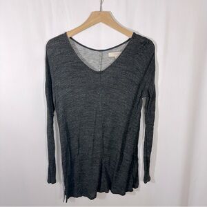 LOFT women’s long sleeve gray color blocked tee